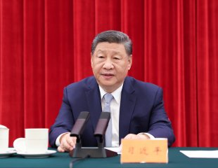 中共中央举行纪念陈云同