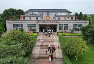 红星照耀中国丨长征出