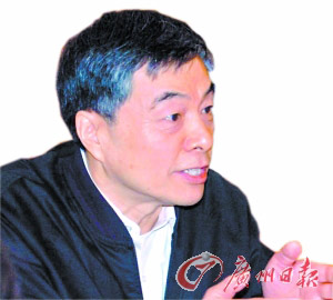 何丕洁(民革中央副主席、全国政协常委) 